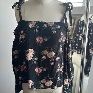American Eagle Cut Out Shoulder Floral Black Print Long Sleeve Top Size L